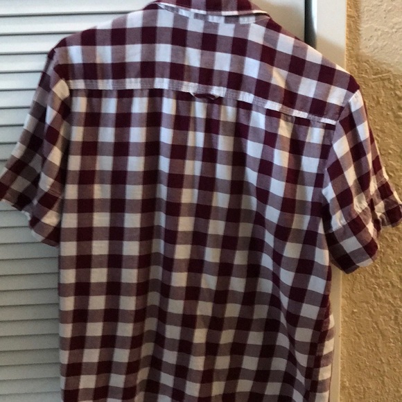Button down - Picture 2 of 3